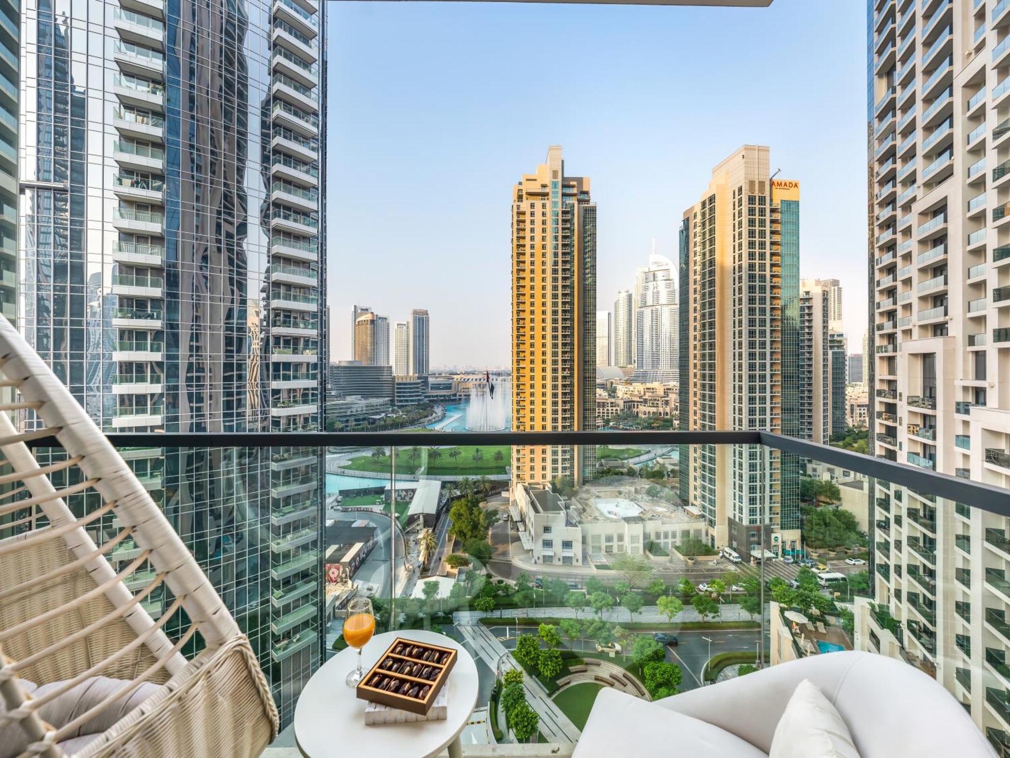 Exquisite 2 Bedroom Apartment I Burj Khalifa & Fountain Views I Free Gym, Pool, Parking, Wi-Fi And Ps5 I By Skyline Serenity Dubai Ngoại thất bức ảnh