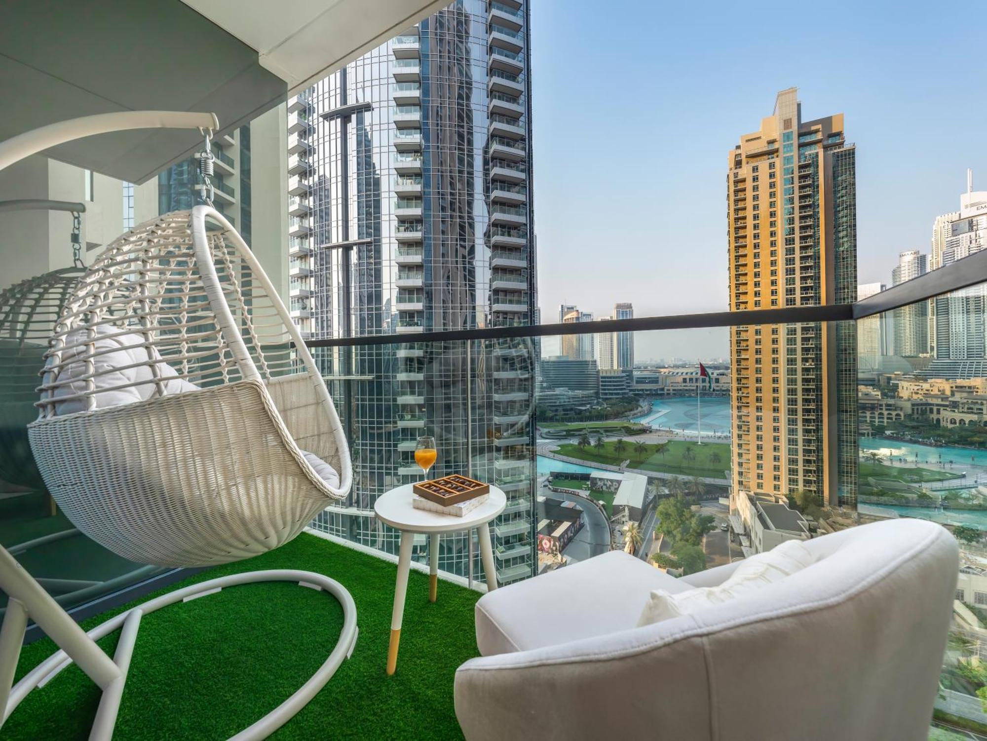 Exquisite 2 Bedroom Apartment I Burj Khalifa & Fountain Views I Free Gym, Pool, Parking, Wi-Fi And Ps5 I By Skyline Serenity Dubai Ngoại thất bức ảnh