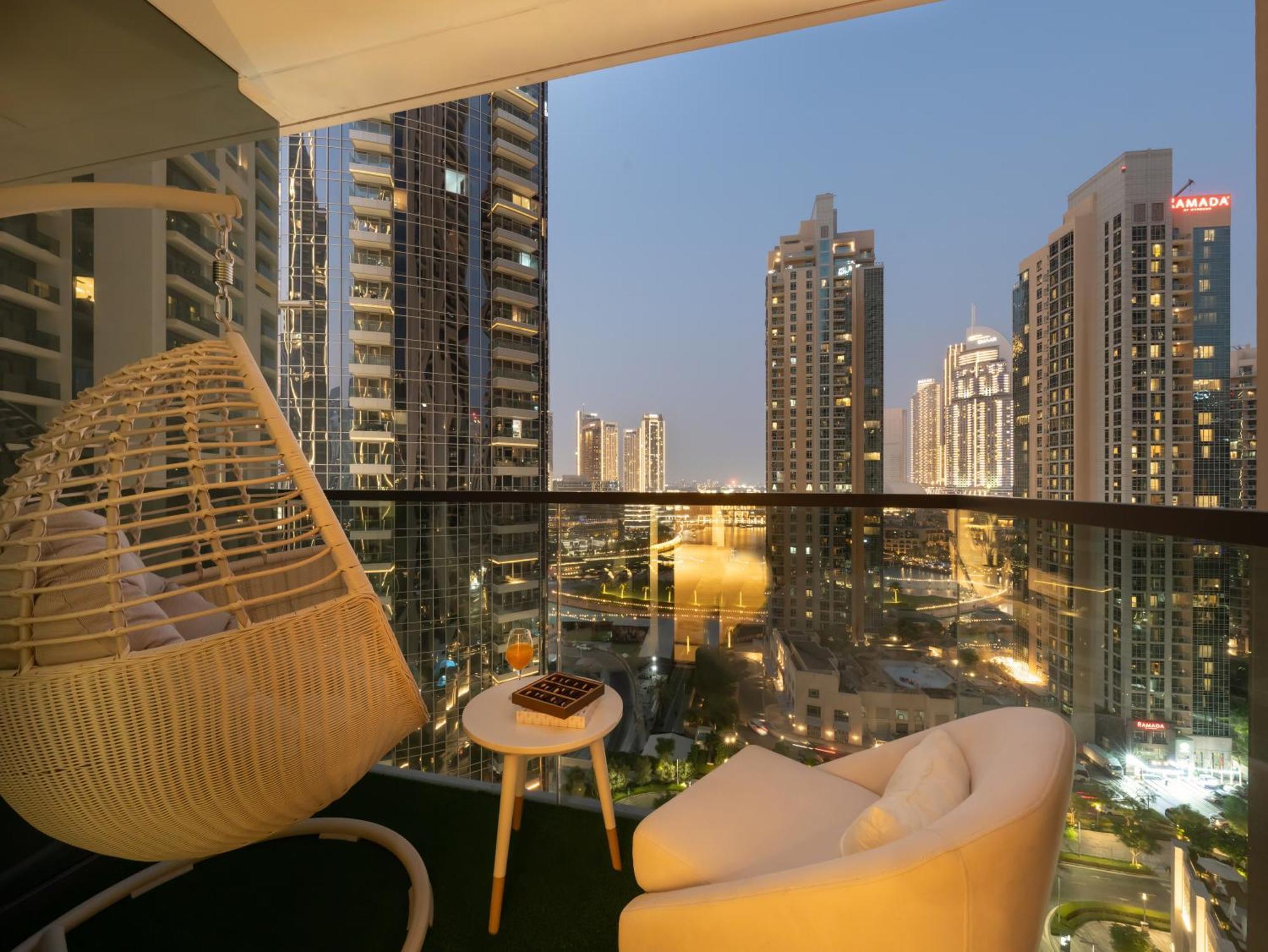 Exquisite 2 Bedroom Apartment I Burj Khalifa & Fountain Views I Free Gym, Pool, Parking, Wi-Fi And Ps5 I By Skyline Serenity Dubai Ngoại thất bức ảnh