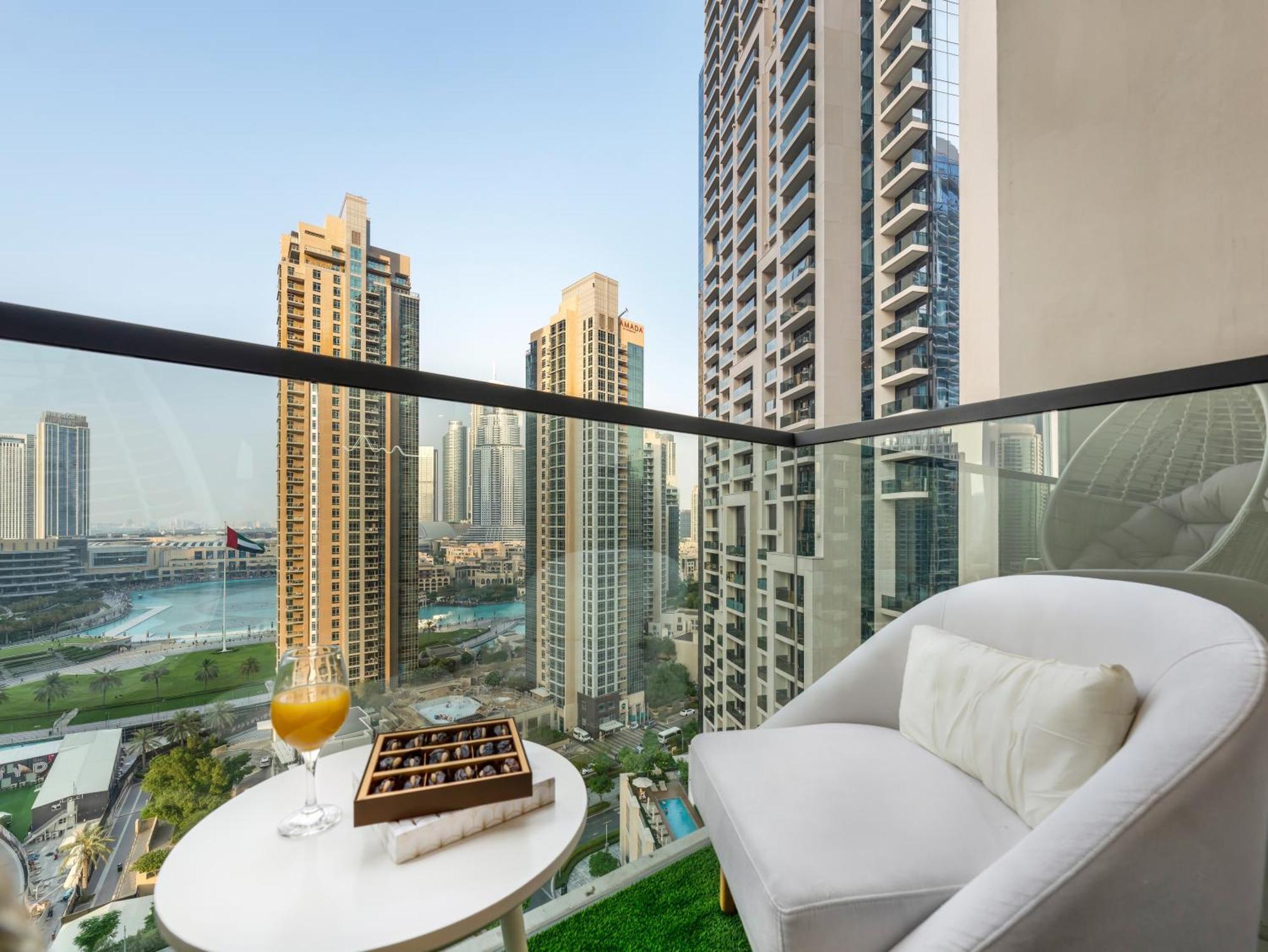 Exquisite 2 Bedroom Apartment I Burj Khalifa & Fountain Views I Free Gym, Pool, Parking, Wi-Fi And Ps5 I By Skyline Serenity Dubai Ngoại thất bức ảnh