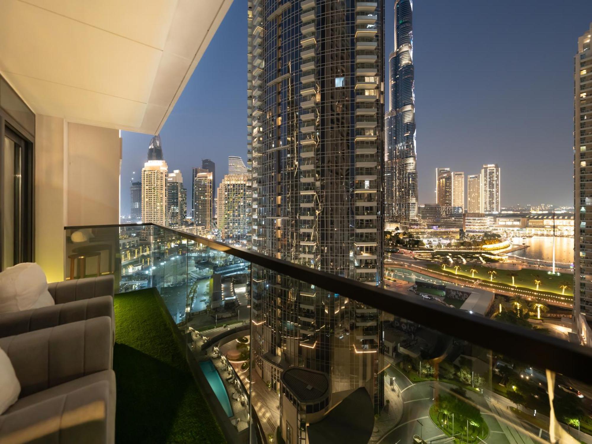 Exquisite 2 Bedroom Apartment I Burj Khalifa & Fountain Views I Free Gym, Pool, Parking, Wi-Fi And Ps5 I By Skyline Serenity Dubai Ngoại thất bức ảnh